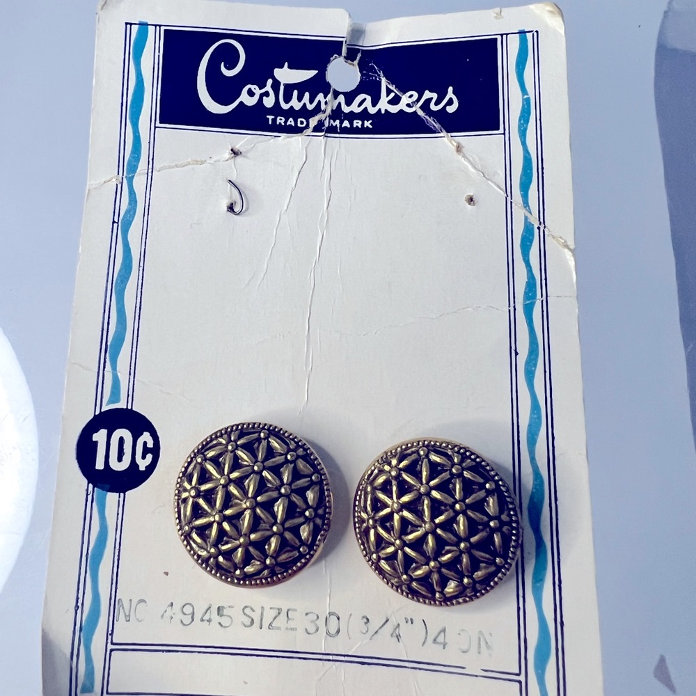 Vintage Costumakers metal buttons 3/4”